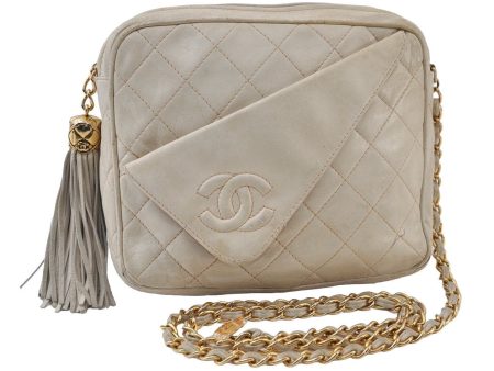 Authentic CHANEL Calf Skin Matelasse Chain Shoulder Bag White CC Junk 9940I For Discount